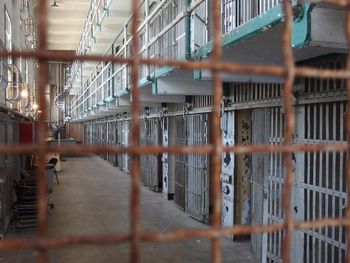 Został skazany za potrójne zabójstwo. Niesłusznie siedział 15 lat