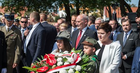 Szydło i Duda upamiętniają ofiary komunizmu: "Polska droga do wolności była znaczona męczeństwem i krwią" (ZDJĘCIA)