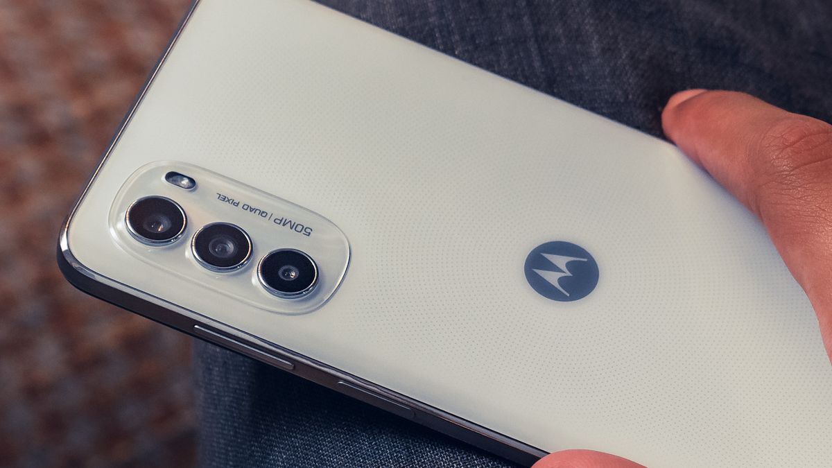 Optyczna stabilizacja, OLED 120 Hz, 5G i rozsądna cena. Motorola Moto G82 5G i E32s już w Polsce 1