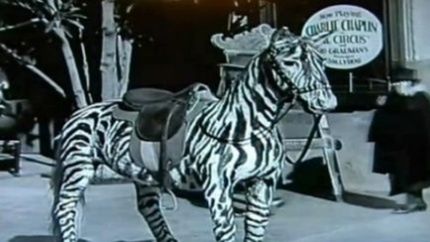 Podróżnik w czasie uwieczniony na filmie z 1928 roku? [wideo] 1