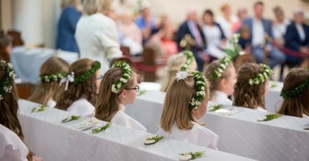 Rygorystyczne wymogi przed pierwszą komunią świętą. Dzieci czują się przytłoczone
