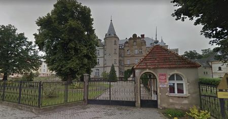Szczepienia na COVID. Zmarły w DPS-ie 73-latek już po sekcji zwłok. Trwa wyjaśnianie śmierci