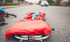 Brutalne pobicie komendanta. Nastolatek skatował go na ulicy