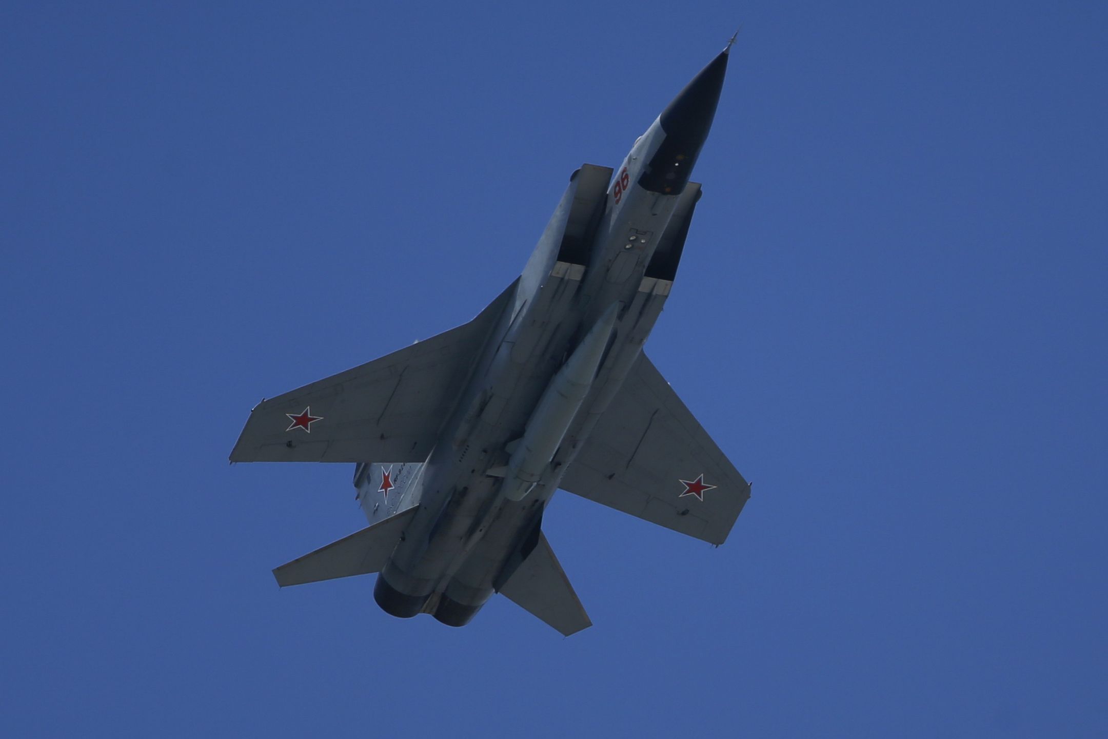 MiG-31K z pociskiem Kindżał