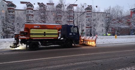Atak zimy sparaliżował Lublin. Odśnieżanie ulic przechodzi w tryb kryzysowy
