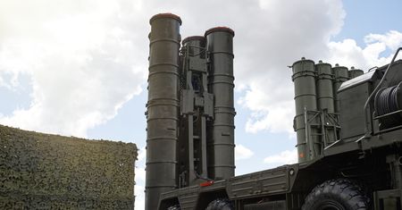 Rosja omija blokadę Turcji. "Wzmacnia obronę Krymu"