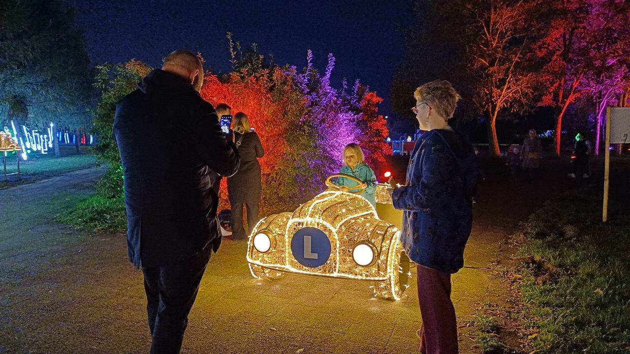 Pruszcz Gdański: Największy park iluminacji na Pomorzu rozbłysnął milionem światełek. Tak świeci Lumina Park
