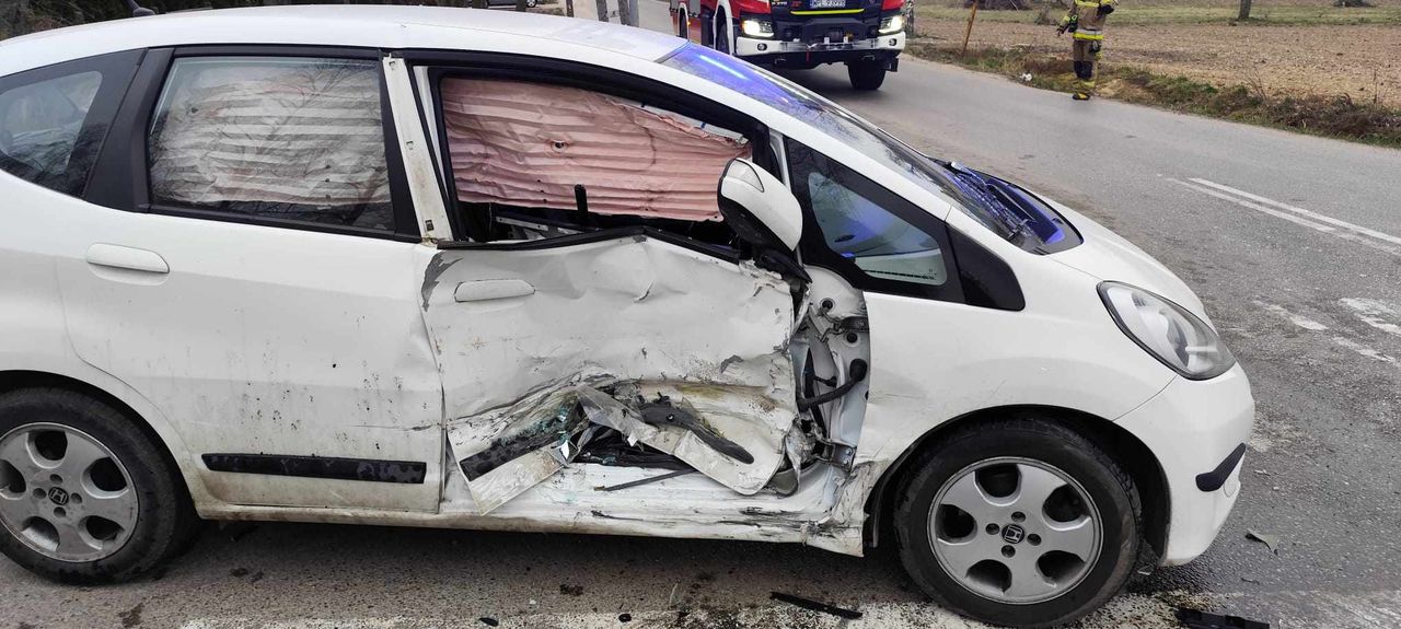 Cztery osoby w szpitalu po zdarzeniu drogowym w Rogozinie