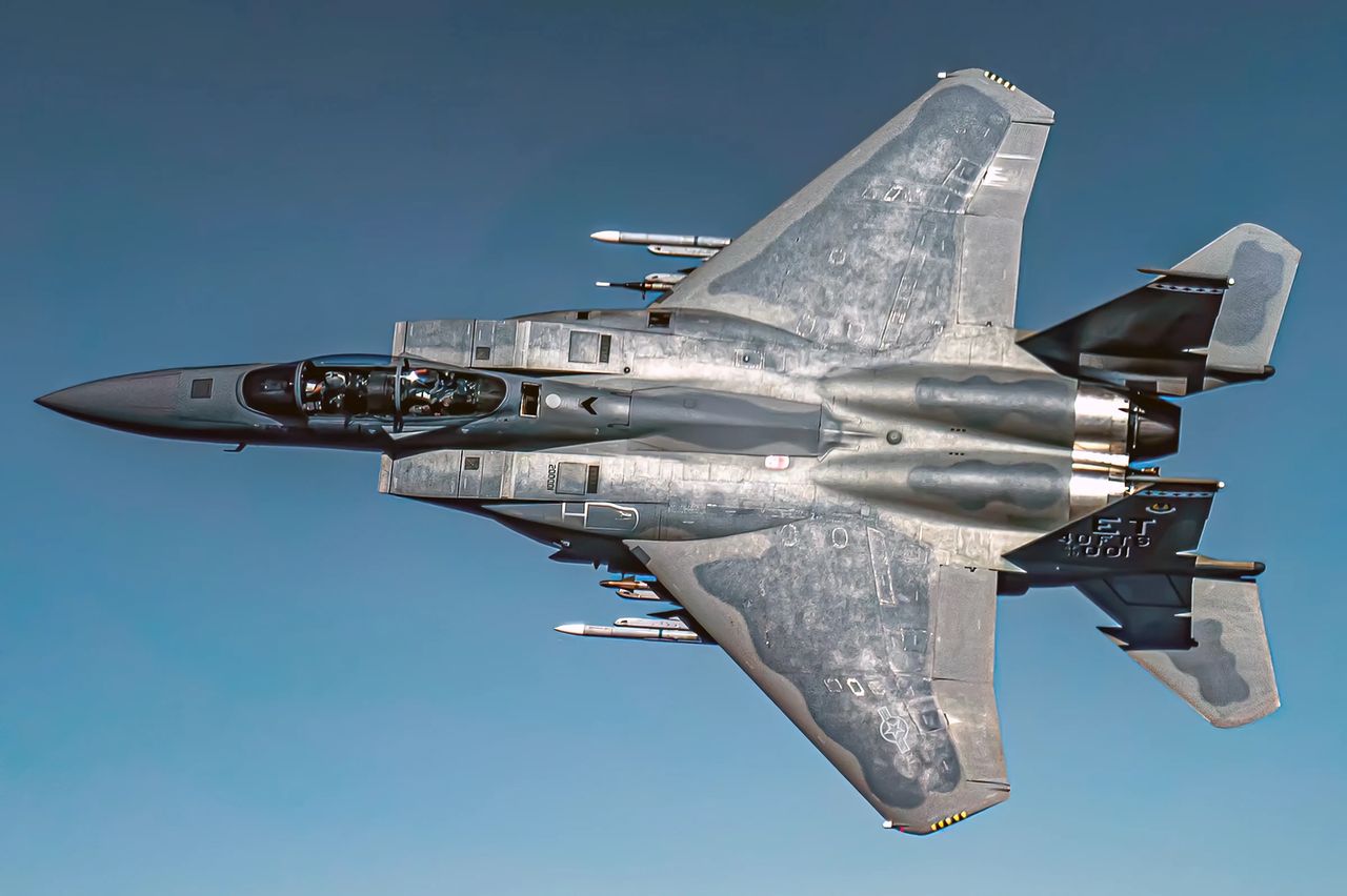 F-15EX dla Polski. Choć konstrukcja ma 50 lat, Eagle II zmiata z nieba konkurencję