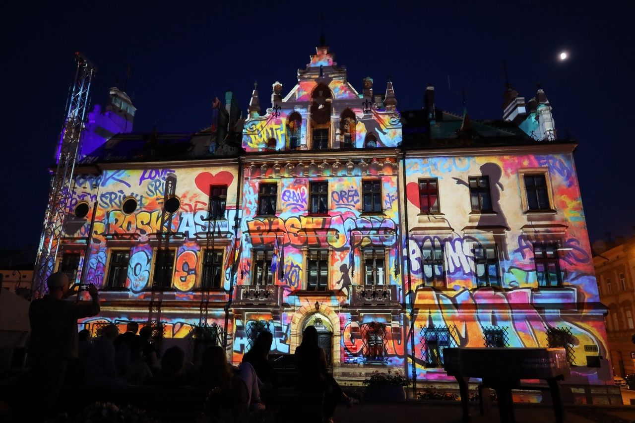 Wyjątkowy mapping na fasadzie rzeszowskiego Ratusza
