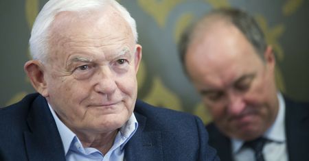 Leszek Miller krytykuje Lewicę. "Czarzasty jak opryszek polityczny"