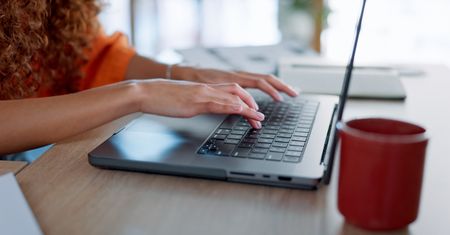Bon na laptopa jest dedykowany dla konkretnych osób. Kto może go uzyskać?