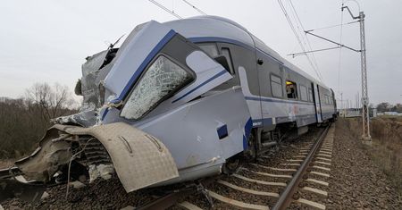 Ciężarówka pod pociągiem. Dramatyczny wypadek