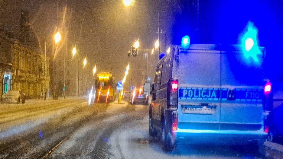 Zostawiła niemowlę w aucie. Poszła na zakupy