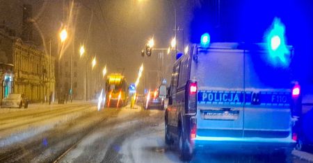 Zostawiła niemowlę w aucie na 40 minut. Poszła na zakupy