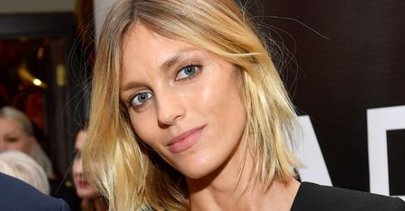 Tak noszą się supermodelki, w tym Anja Rubik. Nie potrzeba wiele, by odtworzyć ich styl