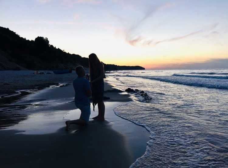 Kasia Sekuła uchwyciła moment zaręczyn na plaży we Władysławowie. Teraz chciałaby odnaleźć parę ze zdjęcia