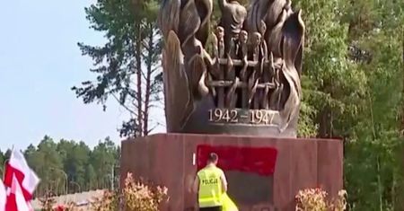 Dewastacja pomnika "Rzeź Wołyńska". Zatrzymano 17-letniego Ukraińca