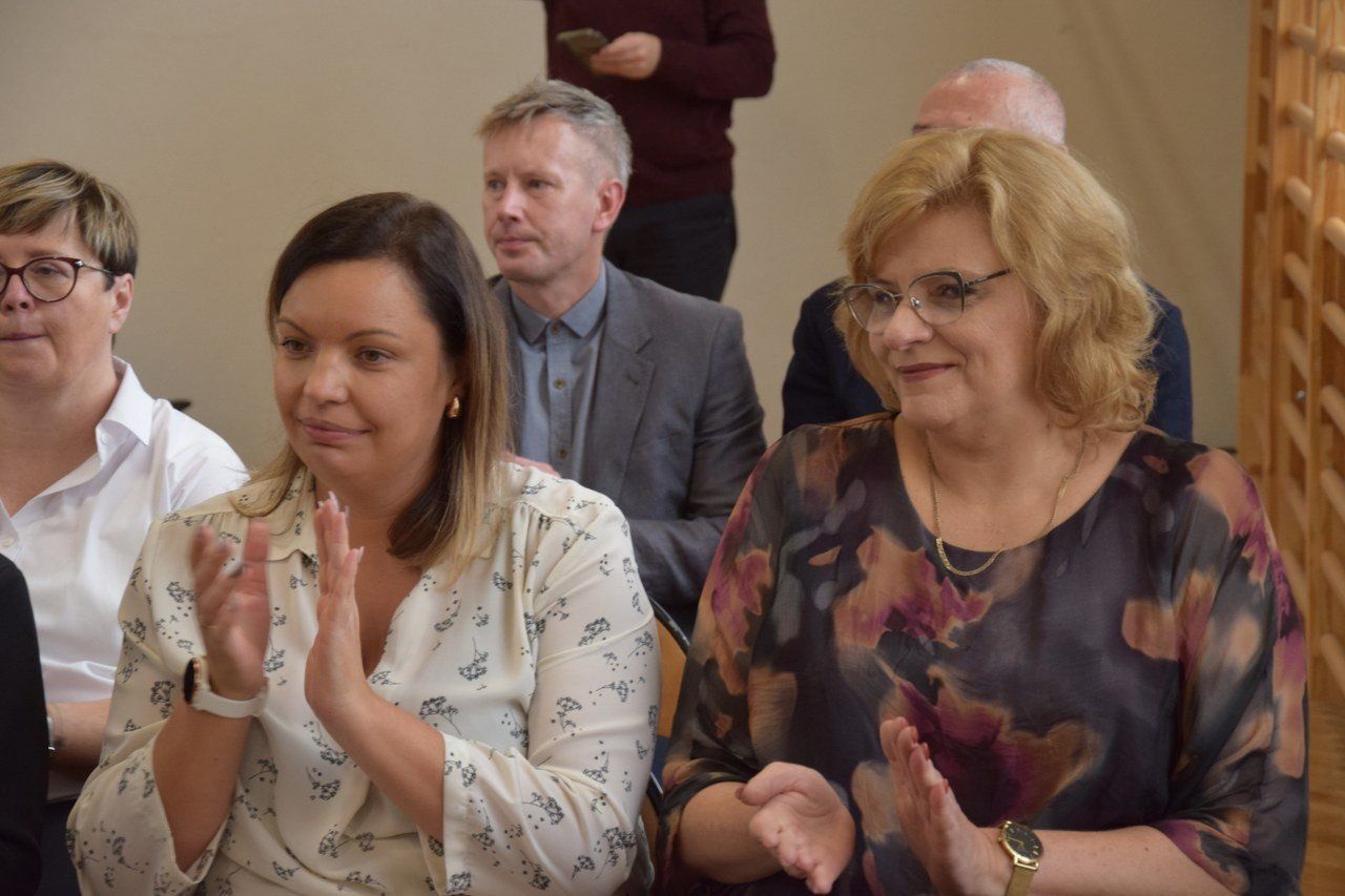 Powiatowe obchody Dnia Edukacji Narodowej w Zduńskiej Woli. Były życzenia i nagrody