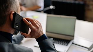 Nowa fala ataku. Zaczyna się od telefonu "z banku"