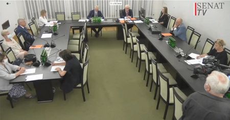 Senat rozpatruje ustawę o podwyżkach dla parlamentarzystów. Komisja wydaje negatywną opinię