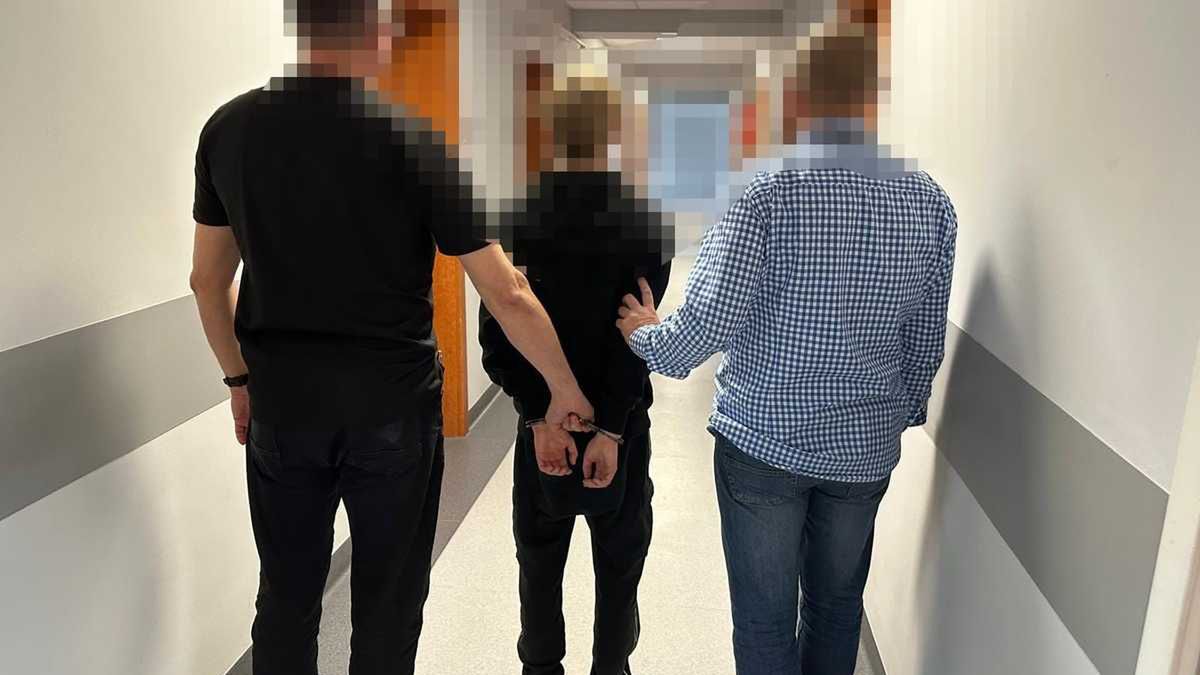 Pijany 18-latek wjechał na rondo