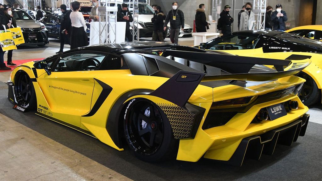  Producenci włoskich samochodów luksusowych będą mogli o rok dłużej niż inni wytwarzać auta z silnikami spalinowymi