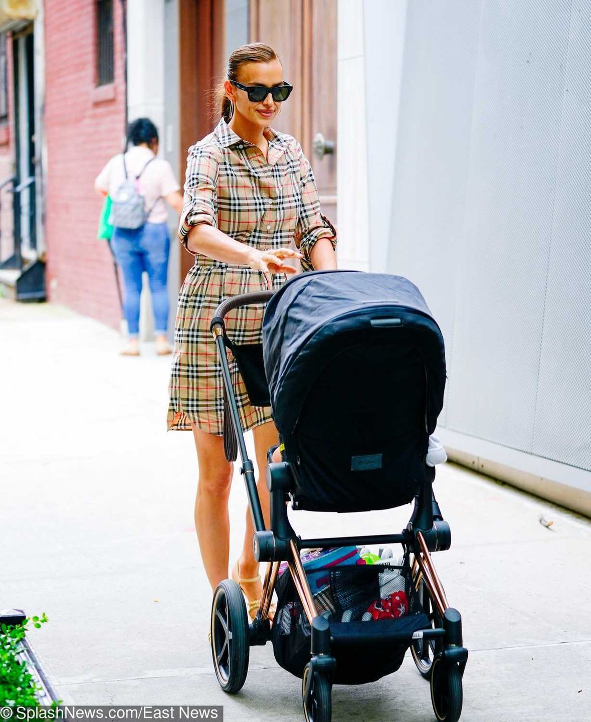 Irina Shayk w sukience Burrbery