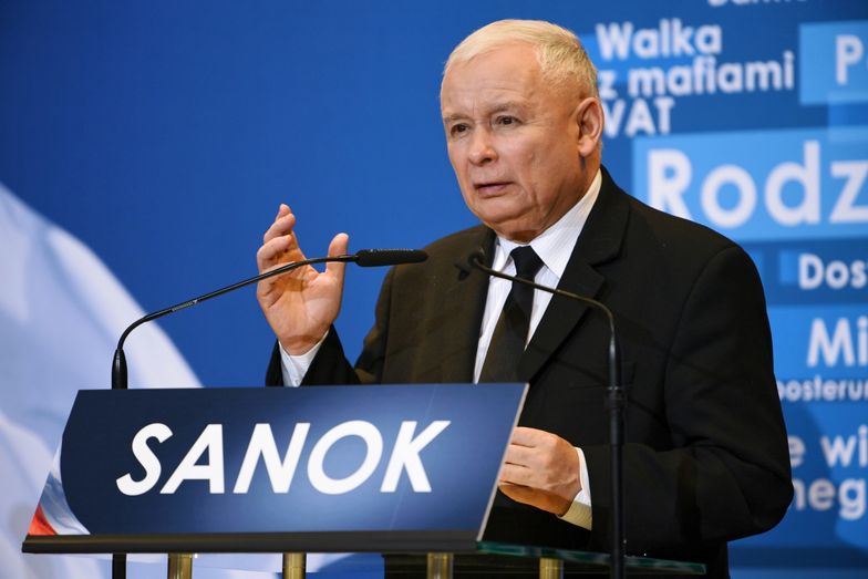 Prezes PiS Jarosław Kaczyński podczas spotkania wyborczego partii w Sanoku.