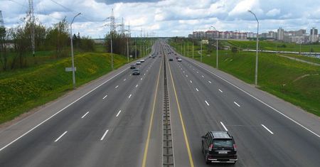 Gospodarka Białorusi. Mińsk zarobił prawie 6 mln dolarów na skonfiskowanych autach