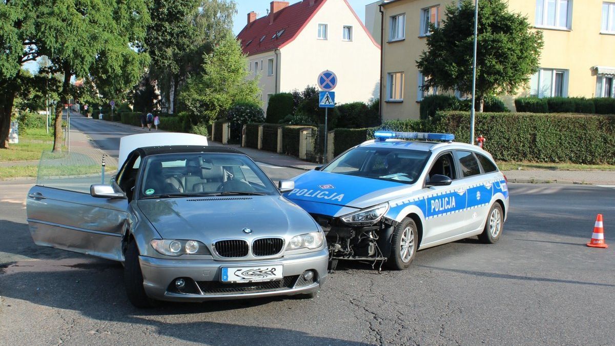 Akcja zakończyła się staranowaniem radiowozu