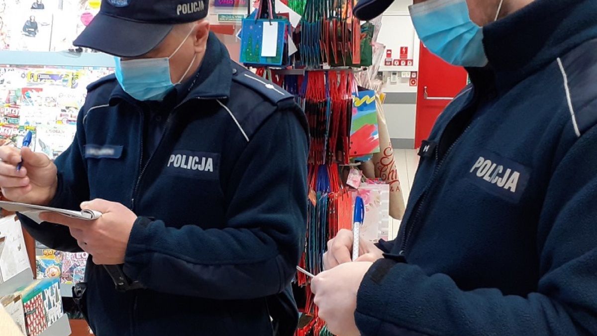 Funkcjonariusze policji aż dwukrotnie jednego dnia ukarali mandatem tego samego mężczyznę 