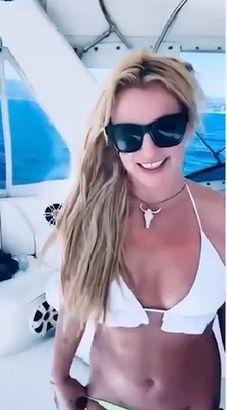 Britney Spears prawie obnażyła się przed kamerami 