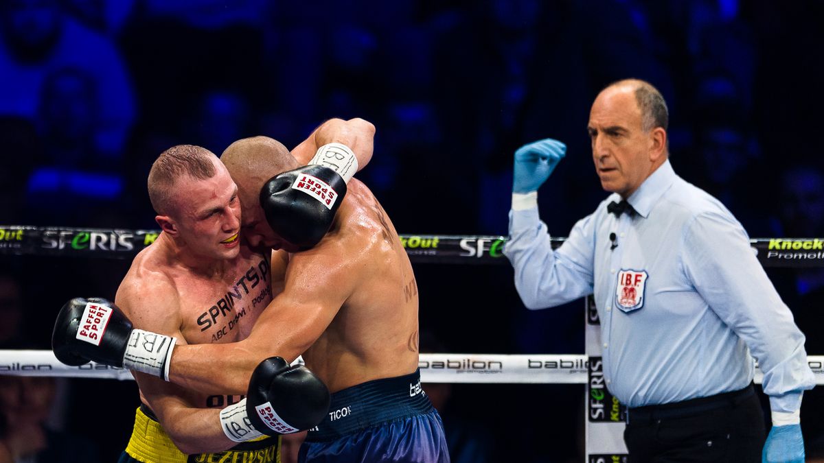 Newspix / Sebastian Borowski / Na zdjęciu: Nikodem Jeżewski (z lewej)