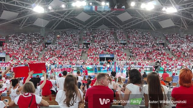 Sobotnie spotkanie Polska - Rosja przyciągnęło już na trybuny 9800 osób