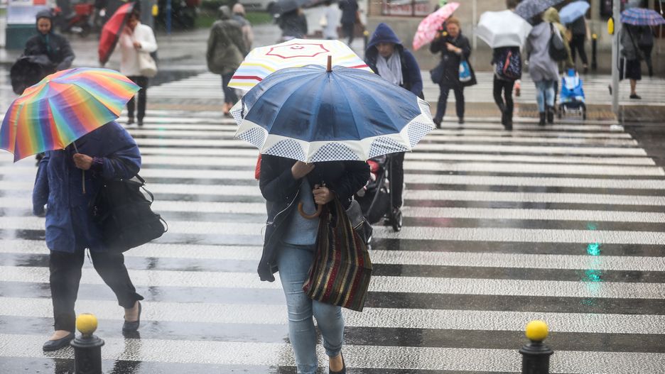 deszczowa pogoda
Warszawa, 07.09.2017. Deszczowa pogoda w Warszawie, 7 bm. (rg/am) PAP/Rafa� Guz
Rafa� Guz
deszcz, deszczowa, droga ulica, jesie�, ludzie, parasole, parasolki, pogoda, przechodnie, warszawa, ulica przechodnie
