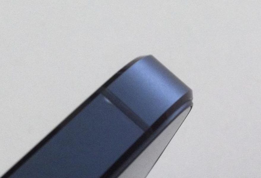 Zadrapania tu i ukruszenia tam, czyli iPhone 5 prosto z pudełka 4