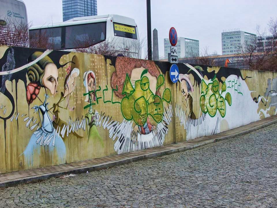 Zniszczono chopinowski mural przy pl. Defilad! [Zdjęcia]