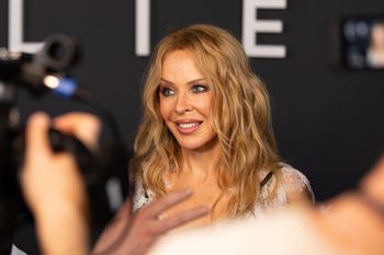 Netflix długo pudruje Kylie Minogue. Dopiero finał uderza naprawdę mocno