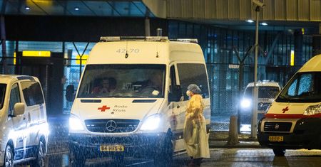 Holandia. 13 pasażerów lotu z RPA zakażonych Omikronem