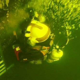 30 zł miesięcznie za szukanie zwłok w lodowatej wodzie. Strażacy opowiadają o swojej pracy