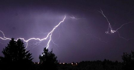 Nadal trwa usuwanie skutków czwartkowej nawałnicy. Bez prądu ok. 7 tys. odbiorców