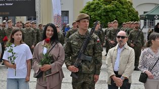 "Przyjedź, mamo, na przysięgę" - żołnierze Podlaskiej Brygady Obrony Terytorialnej ślubowali na Rynku Kościuszki w Białymstoku
