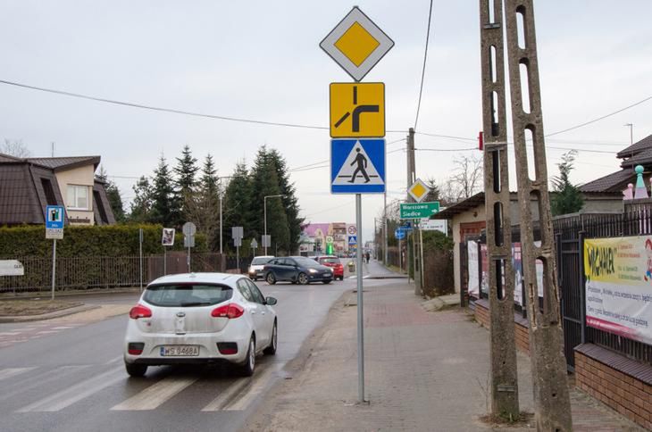 Skrzyżowanie z pierwszeństwem łamanym