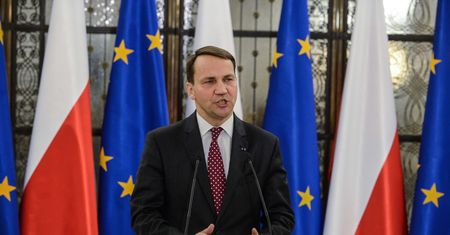 Rozbiór Ukrainy? Sikorski przeprasza za swoje zachowanie i zmienia front