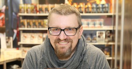 Piekara idzie w ślady Sapkowskiego. The Dust ma list intencyjny z pisarzem