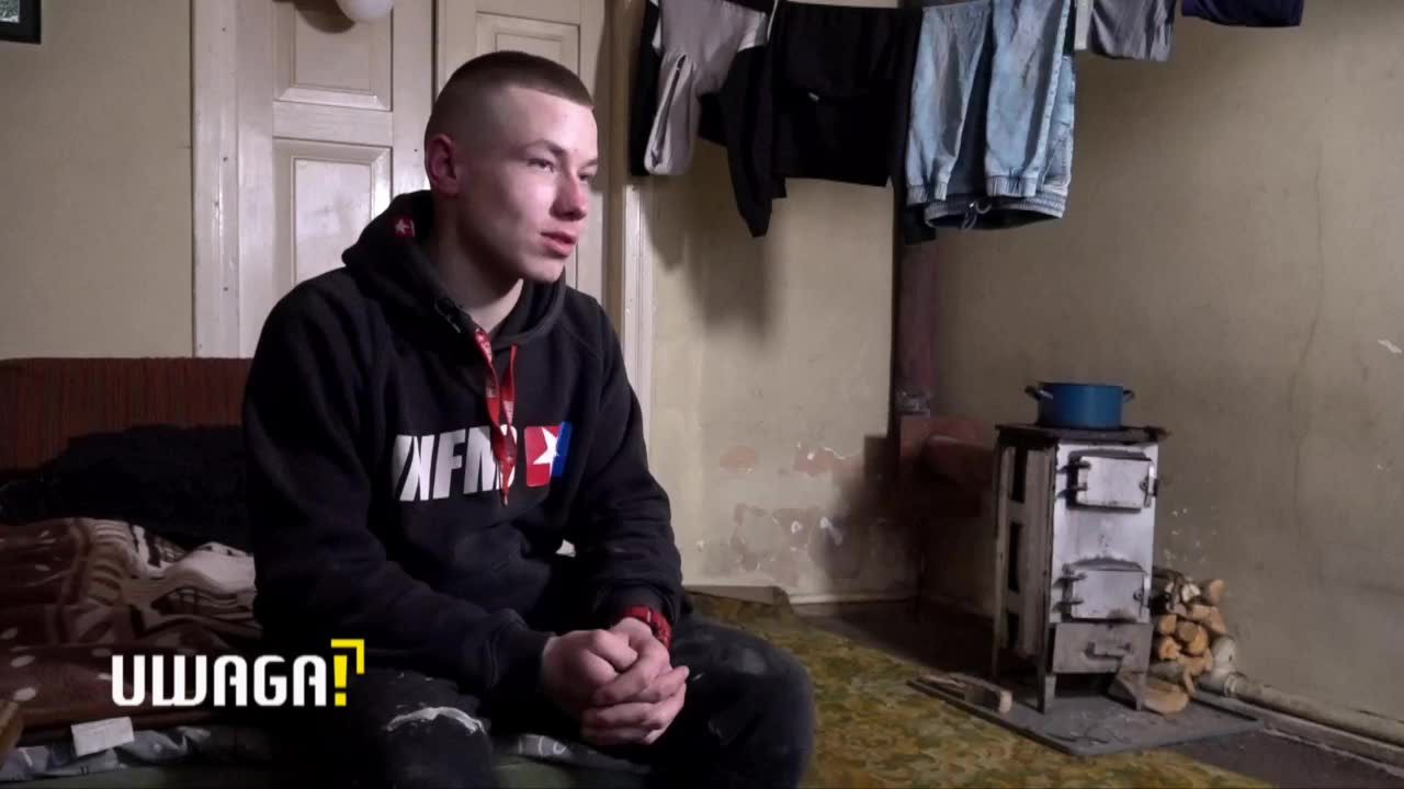 Rzucił szkołę i buduje dom dla rodziny. „Większość młodzieży ma inne myślenie”