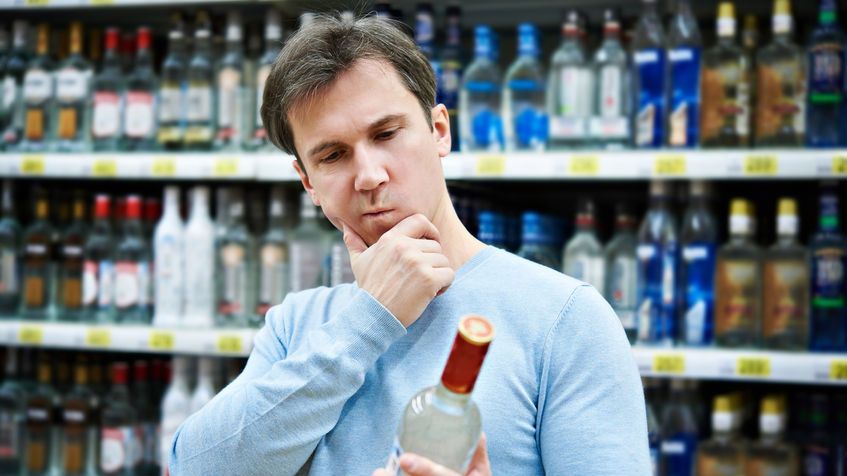 Alkohol szkodzi. Czy wiesz, w jaki sposób?