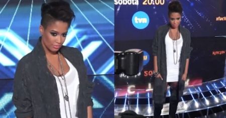 Kazadi pozuje na konferencji "X Factora"