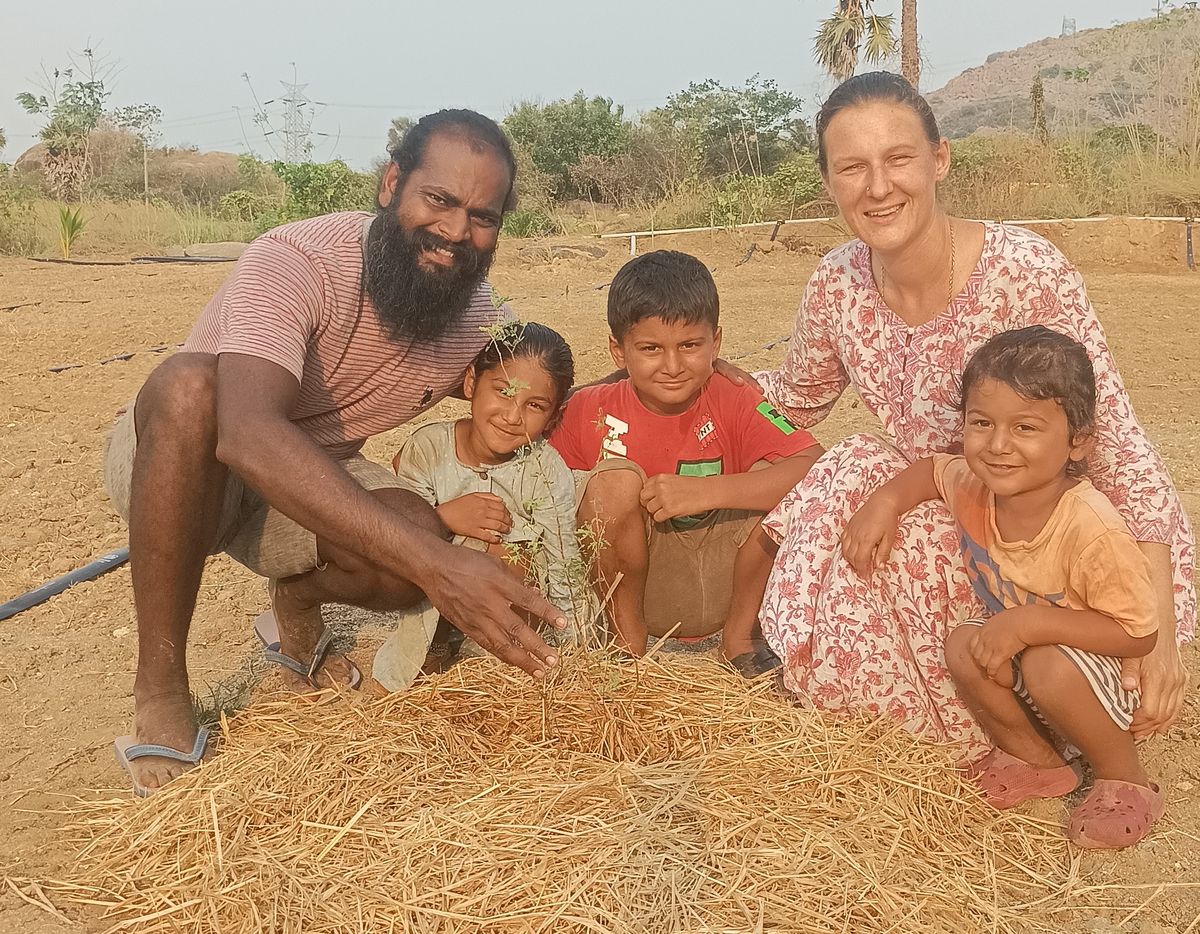 Renata razem z mężem i dziećmi trzy lata temu wyprowadziła się na indyjską wieś 